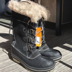 Size 7 Champion Snow Boots with faux fur